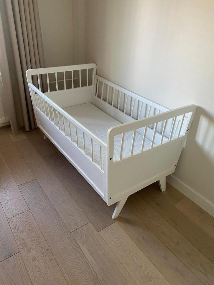 Ledikant vintage 120x60, Kinderen en Baby's, Babywiegjes en Ledikanten, Zo goed als nieuw, Ledikant, Ophalen