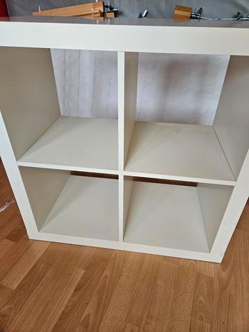 4 vakken kast beschikbaar voor biedingen