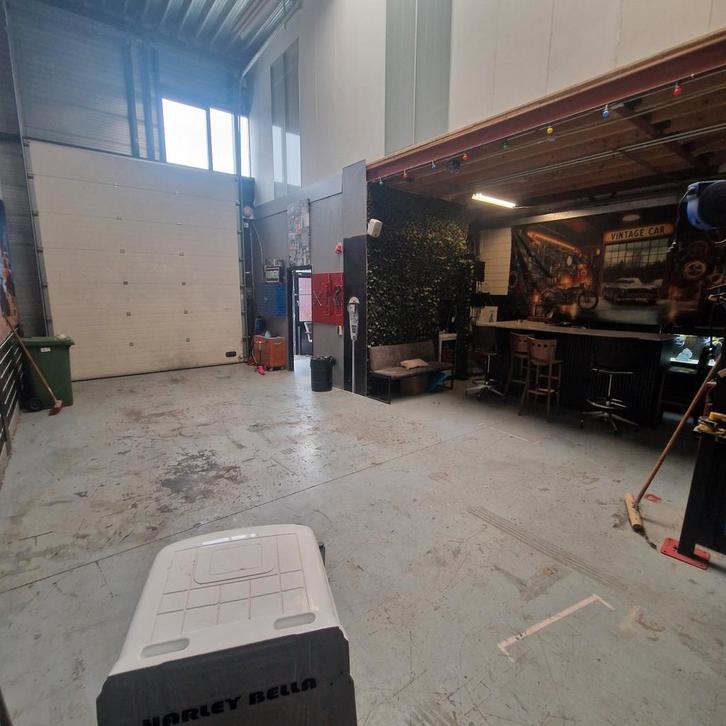 Te huur feest ruimte met bar, Huizen en Kamers, Kamers te huur