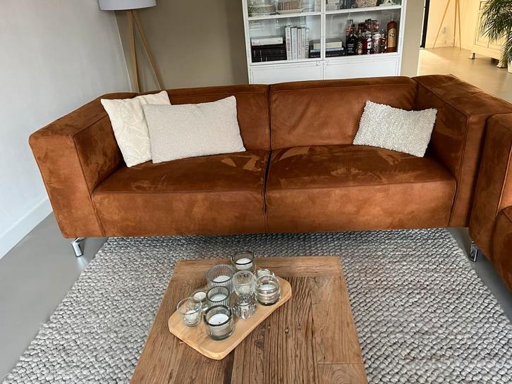 Cognac bruine 2,5 zits bank - Moderne Stijl, Huis en Inrichting, Banken | Bankstellen, Gebruikt, Rechte bank, Driepersoons, 200 tot 250 cm