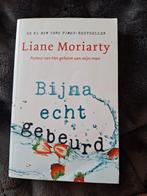 Liane Moriarty - Bijna echt gebeurd, Boeken, Ophalen of Verzenden, Zo goed als nieuw, Liane Moriarty