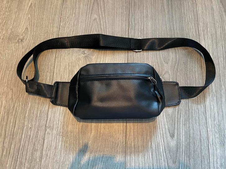 Zwarte nep leren unisex cross body heup tas bag, Sieraden, Tassen en Uiterlijk, Tassen | Schoudertassen, Zo goed als nieuw, Overige merken