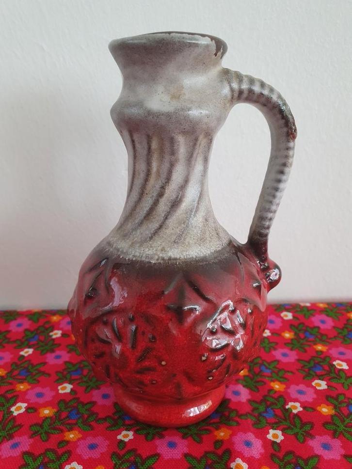 Vintage West Germany vaasje - 15 cm, Huis en Inrichting, Woonaccessoires | Vazen, Gebruikt, Rood, Minder dan 50 cm, Aardewerk of Porselein