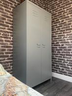 Metalen Kledingkast - Industriële kinderkamer kasten, Ophalen, Zo goed als nieuw