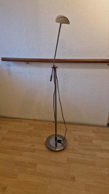 Stijlvolle Staande Lamp - Metaal beschikbaar voor biedingen