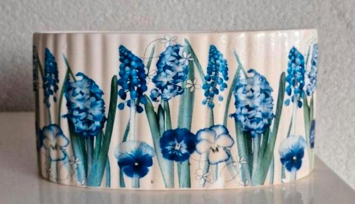 Bloempot met opdrukken Hyacinten,Blauwe Druifjes en Violen, Tuin en Terras, Bloempotten, Zo goed als nieuw, Aardewerk, Minder dan 25 cm