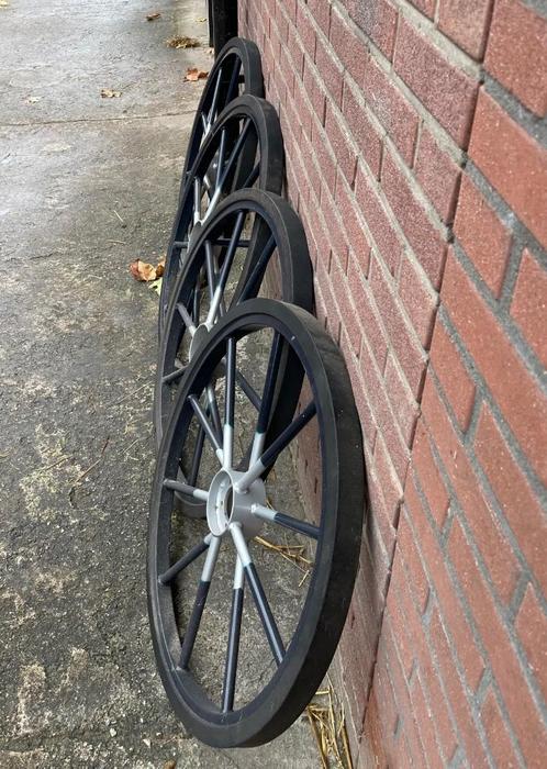 Ijzeren wielen 75 cm en 70cm menwagen ecc, Antiek en Kunst, Antiek | Gereedschap en Instrumenten, Ophalen
