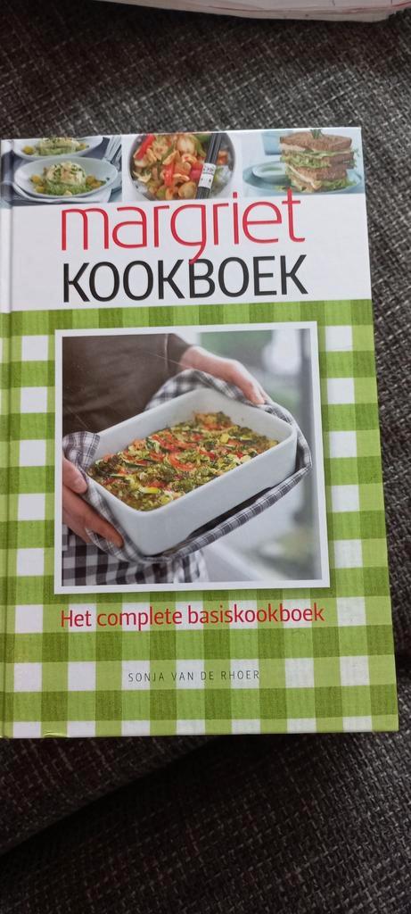 Sonja van de Rhoer - Margriet Kookboek, Boeken, Kookboeken, Zo goed als nieuw, Italië, Ophalen of Verzenden