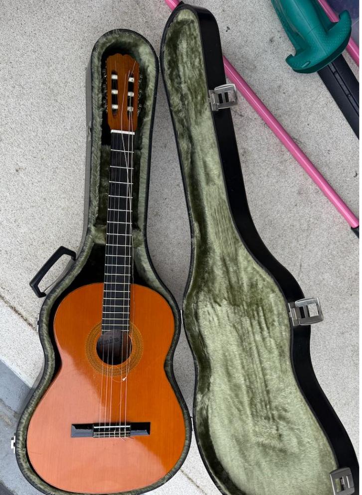 Admira Málaga linkshandige klassieke gitaar + hardcase – goe, Muziek en Instrumenten, Snaarinstrumenten | Gitaren | Akoestisch