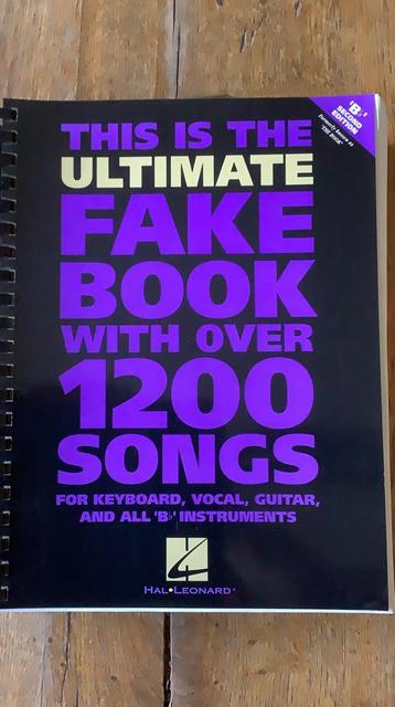 The ultimate fake book “B bes” edition, with over 1200 songs beschikbaar voor biedingen