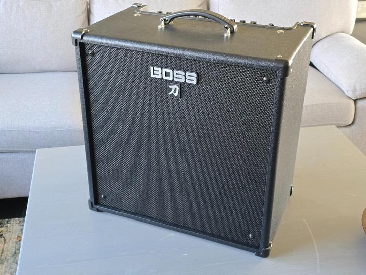 Boss Katana Bass 110 - bass combo met ingebouwde effecten, Muziek en Instrumenten, Versterkers | Bas en Gitaar, Zo goed als nieuw