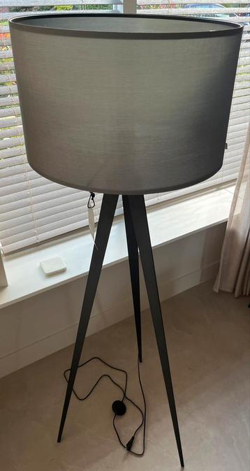Zuiver Tripod Vloerlamp - Zwart / Grijs beschikbaar voor biedingen
