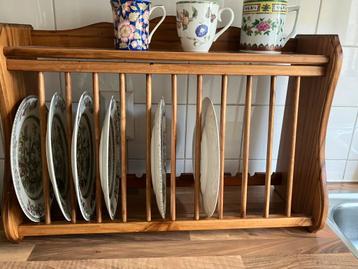 Grenen bordenrek beschikbaar voor biedingen