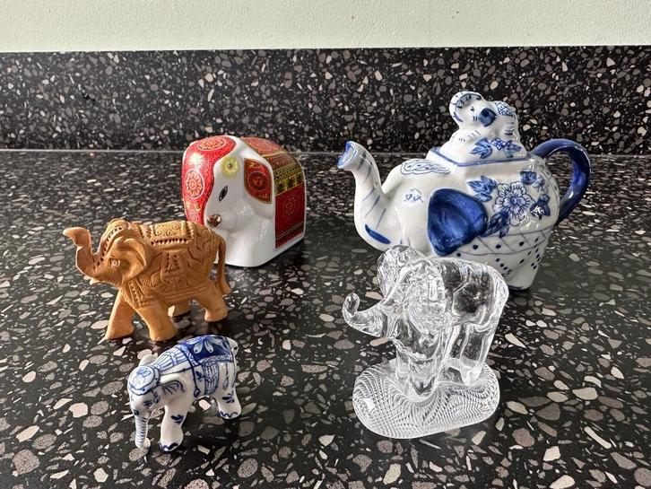 Verzameling olifanten. Hout, glas en porselein. Olifant., Verzamelen, Dierenverzamelingen, Gebruikt, Beeldje of Figuurtje, Wild dier