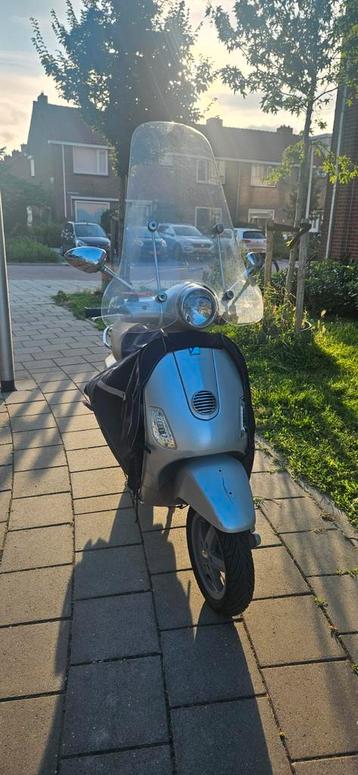 Vespa lx 50 beschikbaar voor biedingen