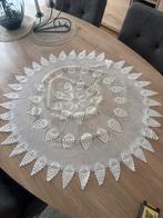 Gehaakt Tafelkleed - Rond 80 cm, Huis en Inrichting, Tafelkleden, Ophalen of Verzenden, Zo goed als nieuw, Rond, Binnen