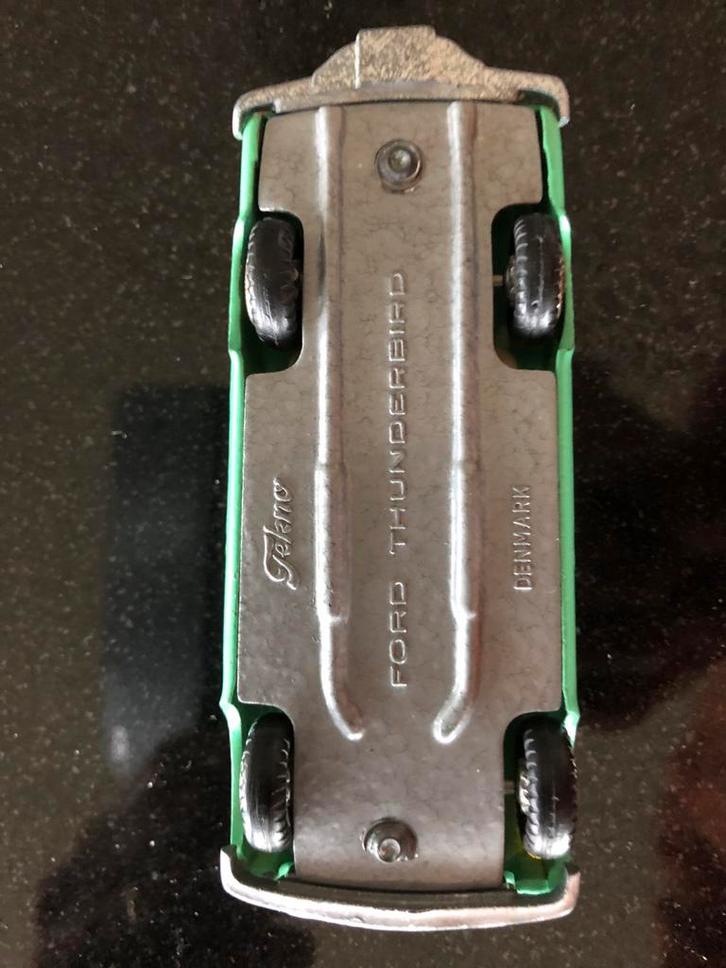 Ford Thunderbird bijna 70 jaar oud , circa 10 bij 4 cm, Hobby en Vrije tijd, Modelauto's | 1:18, Gebruikt, Auto, Overige merken