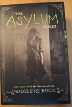 Asylum 3-Book Box Set. Asylium, Sanctum en Catacomb, Ophalen of Verzenden, Zo goed als nieuw, Madeleine Roux
