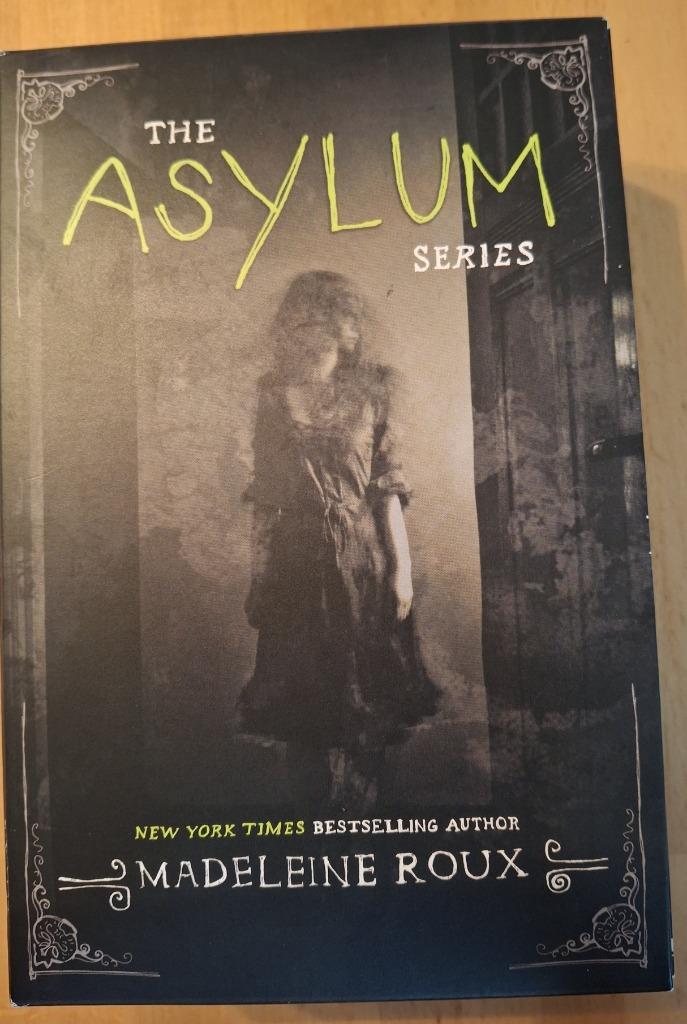 Asylum 3-Book Box Set. Asylium, Sanctum en Catacomb, Boeken, Fantasy, Zo goed als nieuw, Ophalen of Verzenden