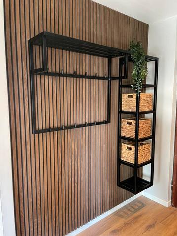 Kapstok en wandrekken op maat meubels naar wens beschikbaar voor biedingen