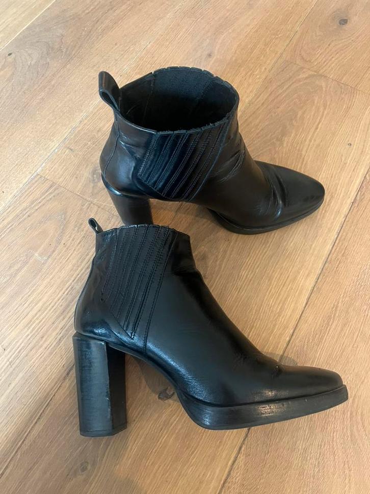 Zwart Leer enkellaarzen met hak Zinda Maat 38, Kleding | Dames, Schoenen, Zo goed als nieuw, Zwart, Ophalen of Verzenden