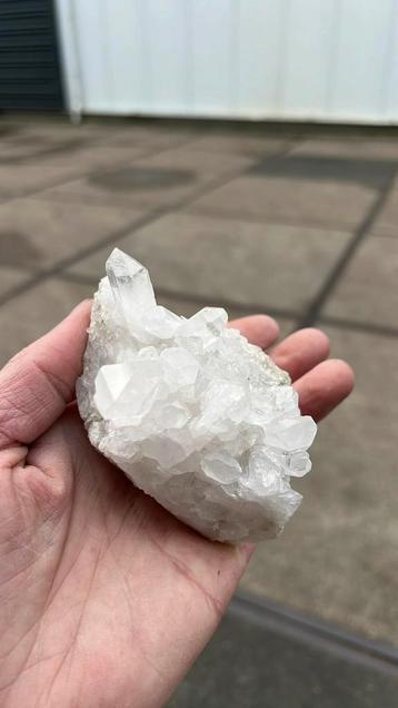 Bergkristal cluster 10 cm beschikbaar voor biedingen