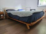 Drommen Acacia Wood Queen Bed + mattress, Huis en Inrichting, Slaapkamer | Bedden, Ophalen, Gebruikt, Bruin, Tweepersoons