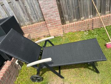 Nieuw en verrijdbaar ligbed. beschikbaar voor biedingen