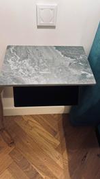 2 nachtkastjes voor aan de muur. Marmer/zwart alumnium, Minder dan 45 cm, Metaal of Aluminium, Ophalen of Verzenden, Zo goed als nieuw