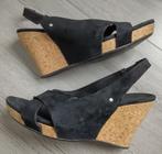 UGG Australia Zwarte Suede Sleehak Sandalen maat 39, UGG Australia, Zwart, Zo goed als nieuw, Sandalen of Muiltjes