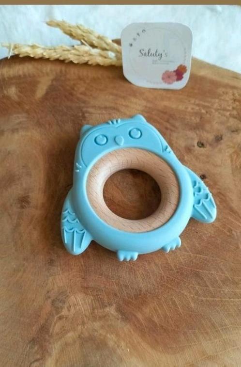 Nieuw • Bijtring Uiltje • Blauw of licht peach, Kinderen en Baby's, Kraamcadeaus en Geboorteborden, Nieuw, Kraamcadeau, Ophalen of Verzenden
