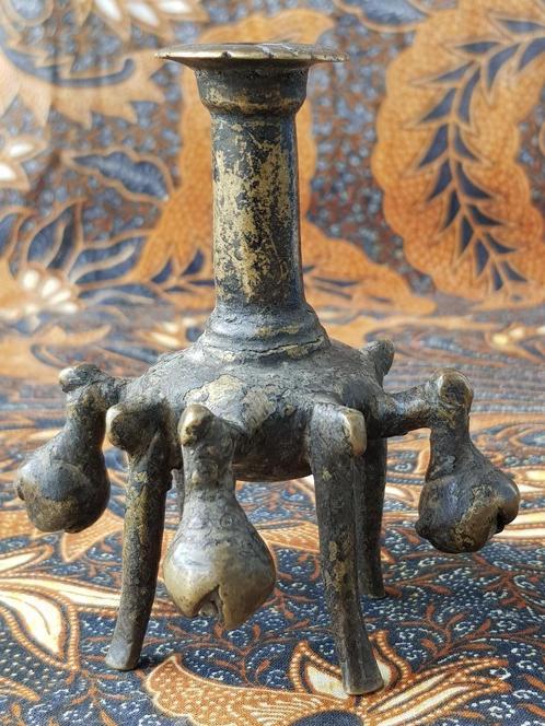 Mooie antieke Oosterse kohlhouder van brons met bellen., Antiek en Kunst, Kunst | Niet-Westerse kunst, Ophalen of Verzenden