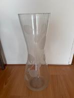 Glazen vaas met bladmotief, 50 tot 75 cm, Wit, Ophalen of Verzenden, Glas