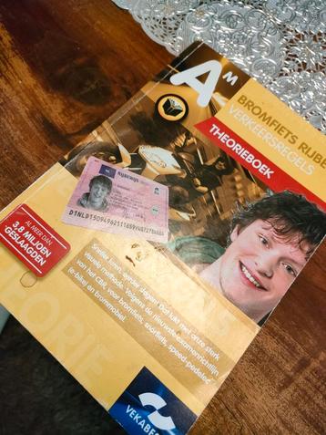 Bromfiets scooter theorie boek  beschikbaar voor biedingen