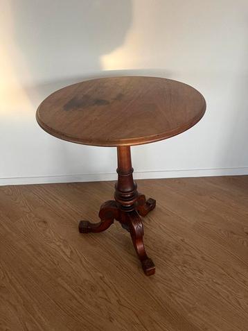 Biedermeier Bijzettafeltje met Bewerkt Onderstel beschikbaar voor biedingen