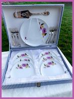 Brocant gebakstel gebakset bordjes vorkjes in doos servies, Ophalen