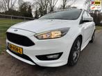 Ford Focus 1.0 ST-Line top onderhouden en prachtige staat, Auto's, Gebruikt, Euro 6, Wit, Grijs