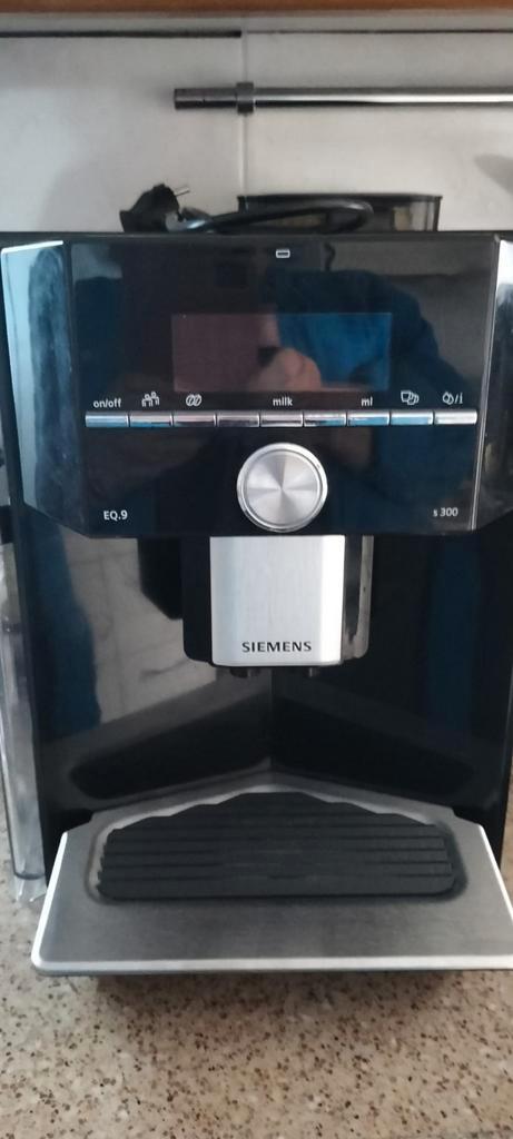 Siemens EQ9 S300 Koffiemachine, Witgoed en Apparatuur, Koffiezetapparaten, Zo goed als nieuw, Koffiebonen, Koffiemachine, Afneembaar waterreservoir