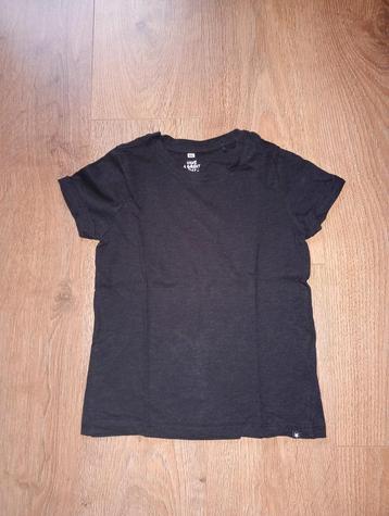 Mooi zwart T shirt mt 134/140 beschikbaar voor biedingen
