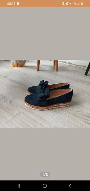 Dames Instappers Suede (Nieuw in doos)
Maat 39 beschikbaar voor biedingen