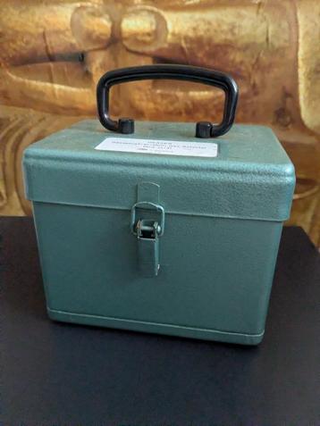 metalen kistje met bakelieten hendel van dräger beschikbaar voor biedingen