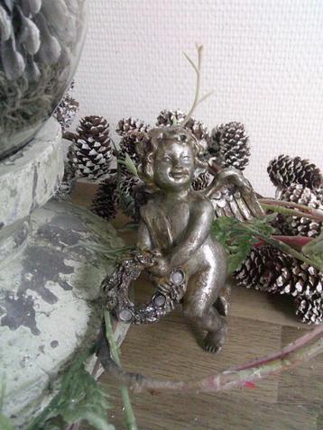 Brocant engeltje met old look zilver style beschikbaar voor biedingen