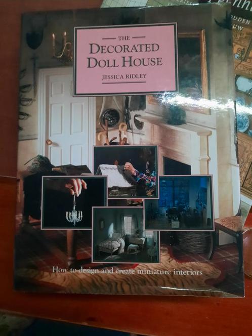 Poppenhuis boek, Verzamelen, Poppenhuizen en Toebehoren, Zo goed als nieuw, Poppenhuis, Ophalen of Verzenden