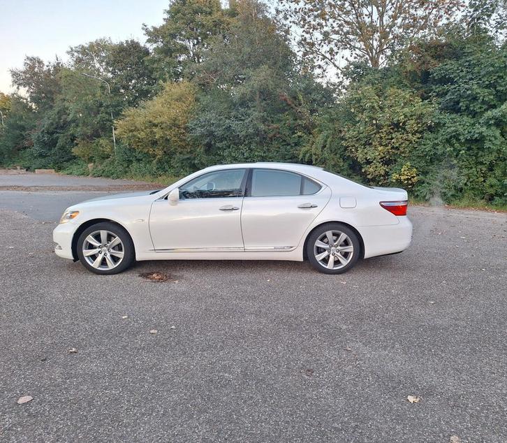 Lexus LS(-H) 5.0 President Line 2009 Orig NL, Auto's, Lexus, Particulier, LS(-H), 4x4, ABS, Achteruitrijcamera, Adaptieve lichten