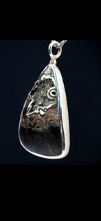925 zilveren hanger met gepyritiseerde Amoniet., Overige voorstellingen, Verzenden, Nieuw, Met edelsteen