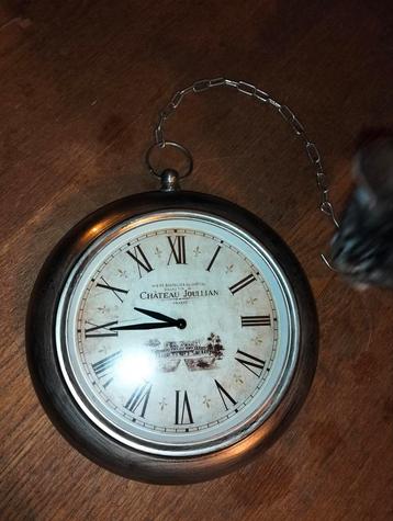 Mooie grote klok zilverkleurige brocante beschikbaar voor biedingen