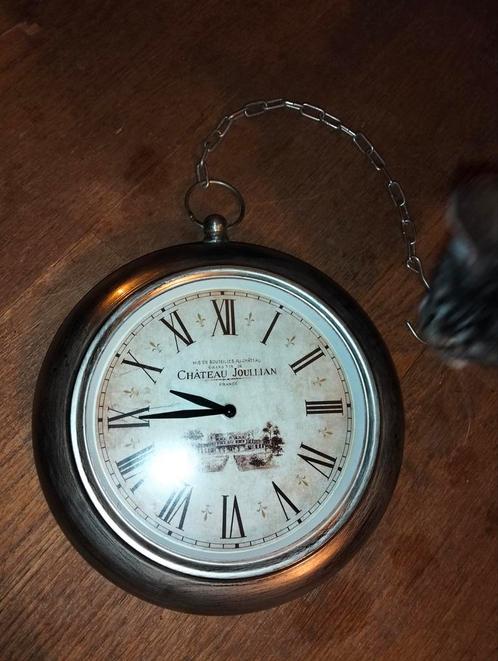 Mooie grote klok zilverkleurige brocante, Huis en Inrichting, Woonaccessoires | Klokken, Zo goed als nieuw, Wandklok, Analoog