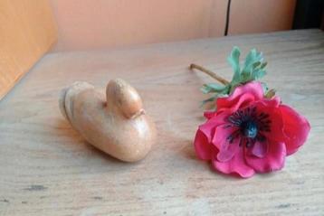 Beeldje eend  beschikbaar voor biedingen