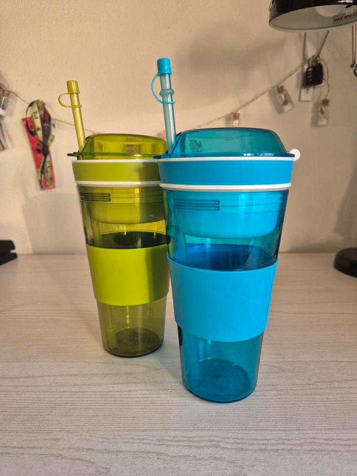 Snack drinkbeker met rietje, Huis en Inrichting, Keuken | Tupperware, Zo goed als nieuw, Ophalen