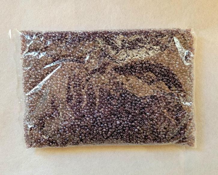 Grote zak rocailles / seed beads / 2 mm / 524 gram / paars, Hobby en Vrije tijd, Kralen en Sieraden maken, Nieuw, Kraal, Ophalen of Verzenden